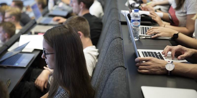 Kvinderne tjekker ind på ITU's tekniske it-uddannelser